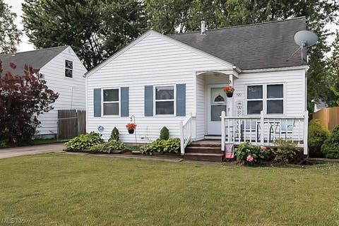 Homes For Sale - 521 Cambridge Avenue<br/> Elyria, OH 44035