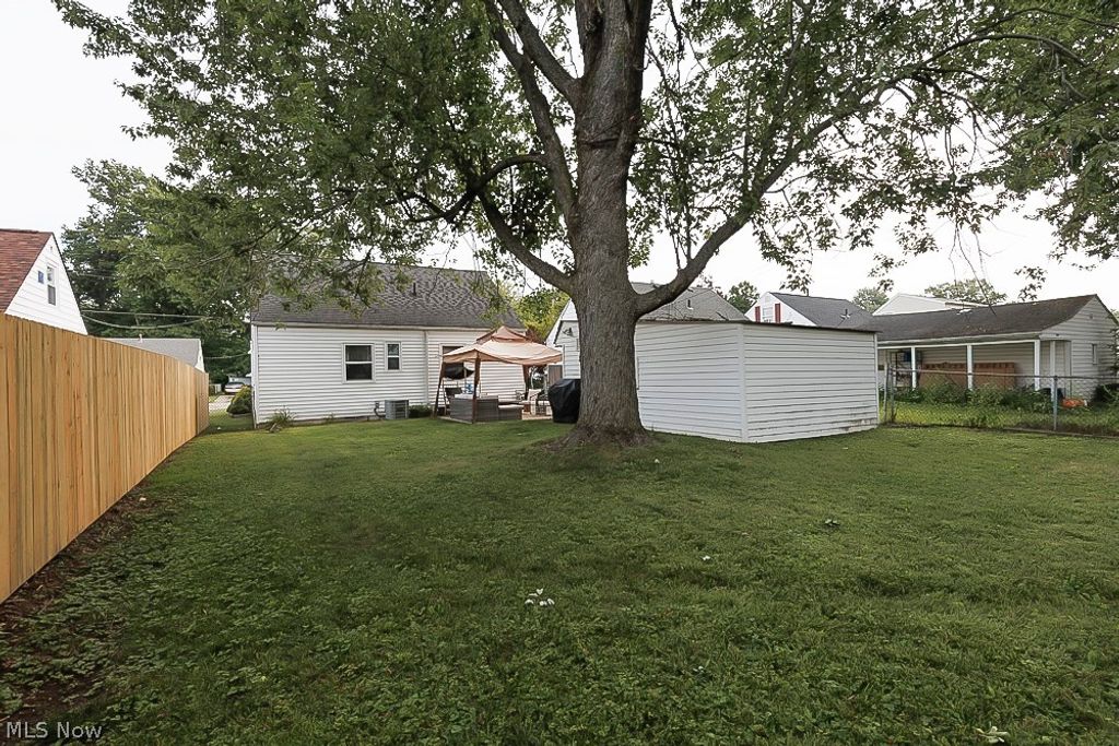 Photo of 521 Cambridge Avenue, Elyria, OH 44035 (MLS # 5226473)