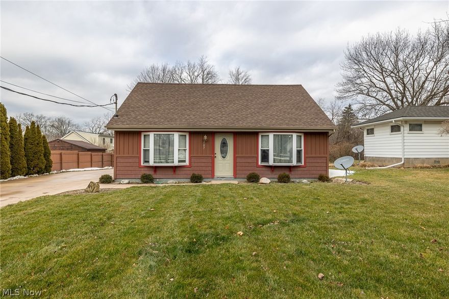3 bedroom, 1.5 bath Cape Cod highlighting a custom oak kitchen w/ cabinetry featuring dove tail & soft close featured
construction w/ breakfast/coffee bar, open concept leading to spacious Dining/Living Room w/ cathedral ceiling open to
2nd floor; 1st floor also features a 1/2 bath in laundry w/ 50 gallon hot water tank & 1st floor bedroom, currently being
used as an office. Individual heating for all rooms. Improvements include: 2013 double car driveway, 2017 kitchen
remodel w/ brushed stainless steel appliances, 2019 roof, front & side facade w/awning, 2019 new Living Room
flooring, & Spacious 2.5 (24 x 24) heated garage w/ 220 line for handyman or mechanic in the family. Turn Key Ready
& situated on nicely landscaped lot on quiet street, all conveniently located near restaurants, shopping, and major
highways ! This home won't last!