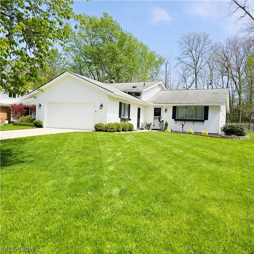 Photo of 17016 Lanier Avenue, Strongsville, OH 44136 (MLS # 5203317)