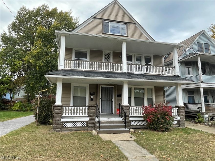 Come see this oversized 3 bedroom 1 bath second floor unit with fridge, stove, washer and dryer. Located in the heart of the CWRU campus just minutes from the VA and University Hospital. Don't miss this one schedule your showing with the listing agent today. Rental requirements:Credit score of 600+. 500 - 600 is considered conditional.Less than 3 items in collections, excluding student loan and medical. Monthly income of 2.5 times the amount of the monthly rent.Thorough Eviction Check. $50 Non Refundable App Fee for all Adults who will be occupying the property.Applications can only be completed online.Typical Security Deposit equivalent to one months rent, pending results of background checks. Tenants must have the electric and gas transferred into their name and obtain renters insurance prior to receiving keys to the property.This property accepts housing choice vouchers.