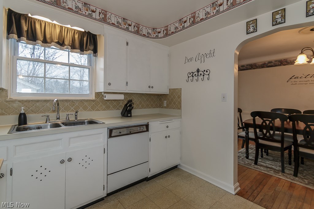 Broadfield 02/W H Teller - Residential