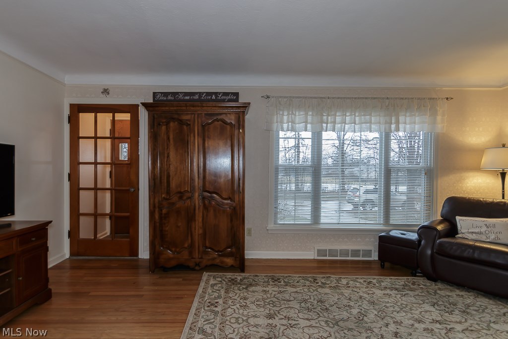 Broadfield 02/W H Teller - Residential