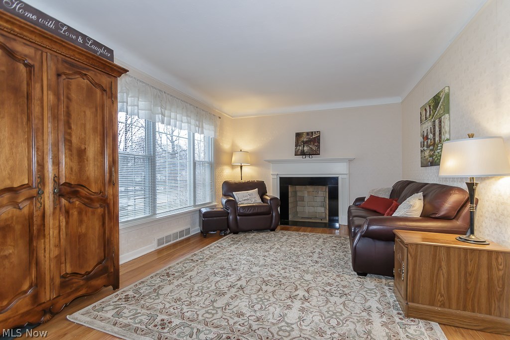 Broadfield 02/W H Teller - Residential