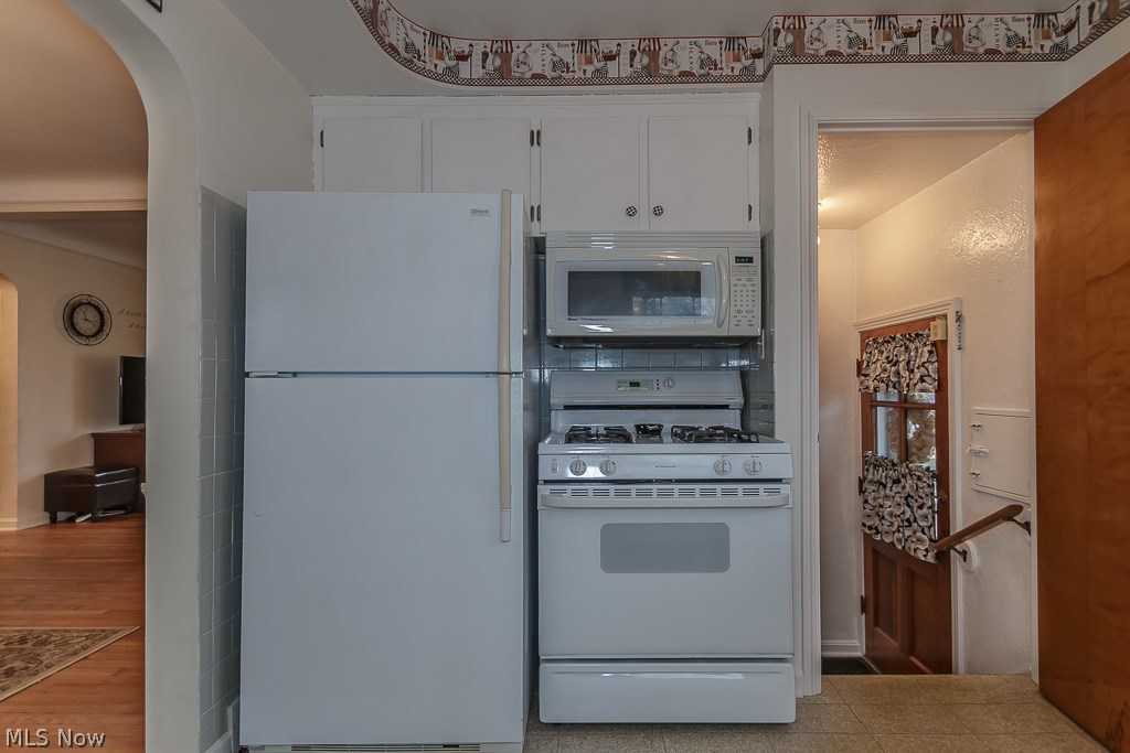 Broadfield 02/W H Teller - Residential