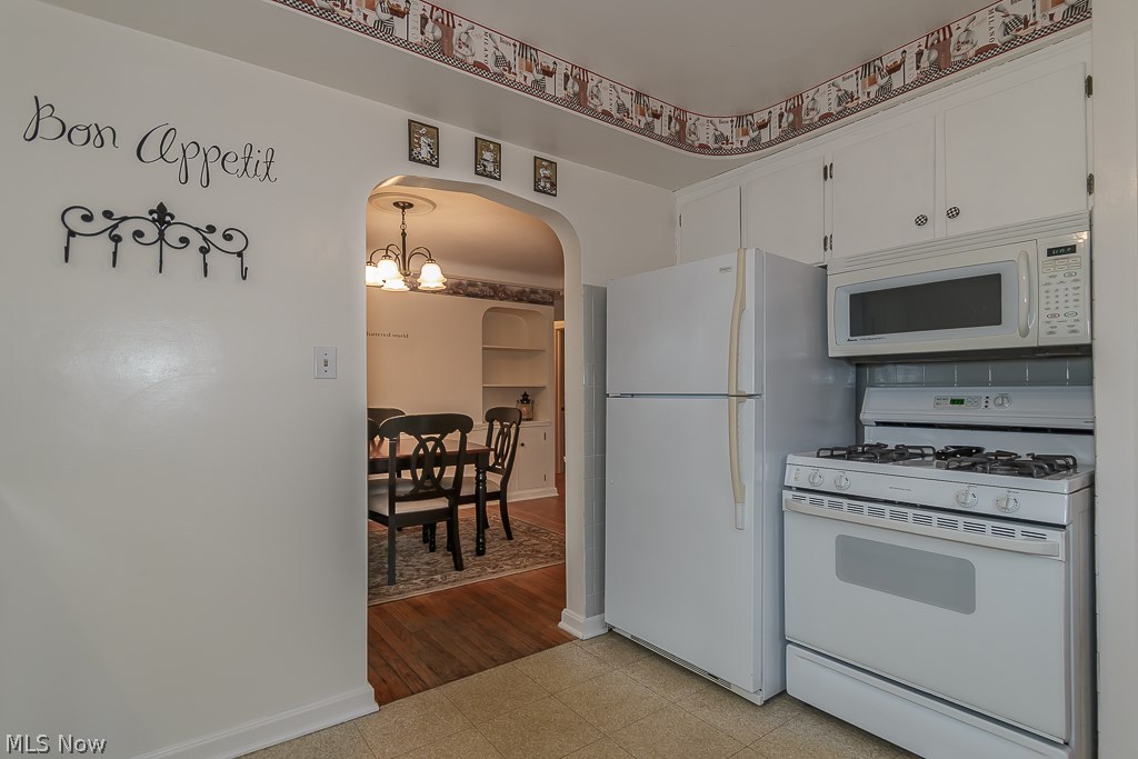 Broadfield 02/W H Teller - Residential