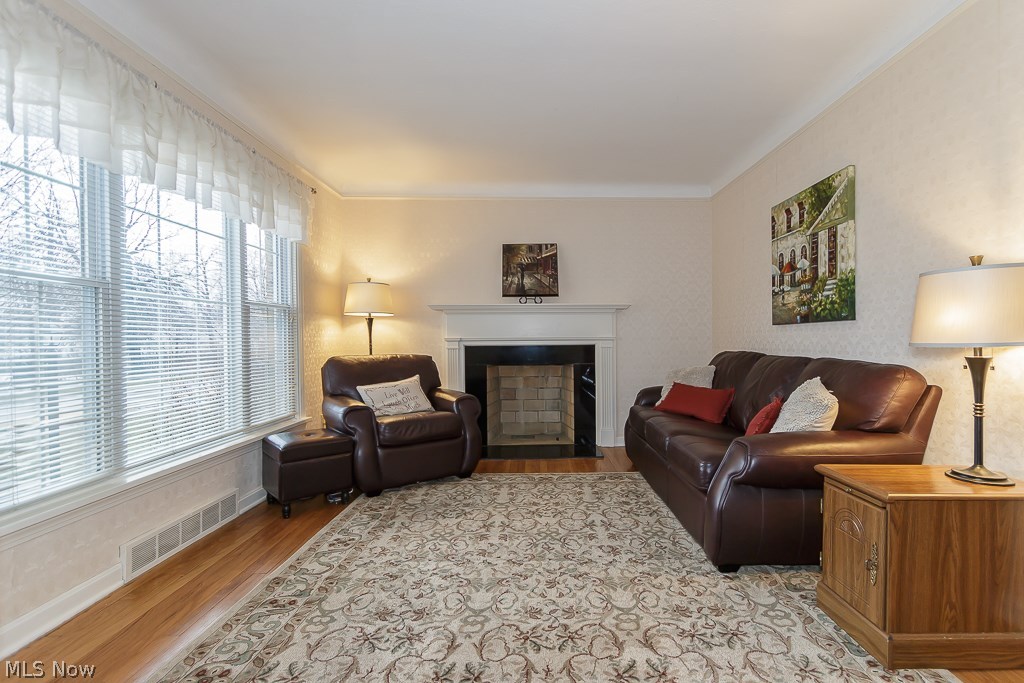 Broadfield 02/W H Teller - Residential