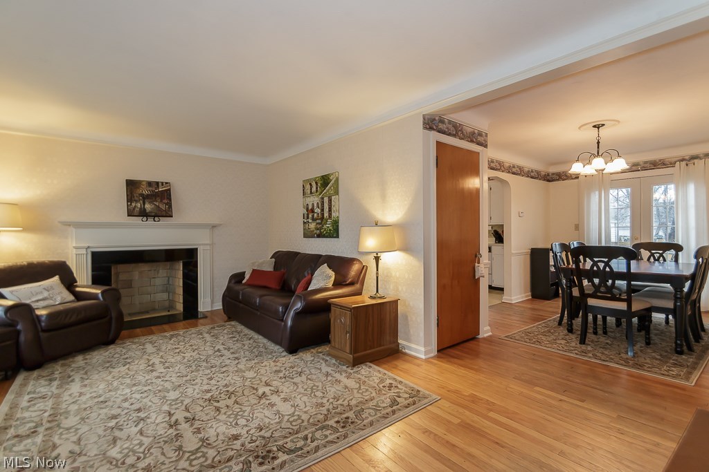 Broadfield 02/W H Teller - Residential