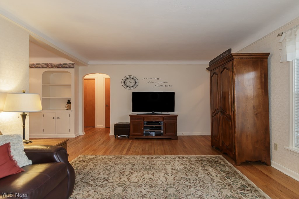 Broadfield 02/W H Teller - Residential