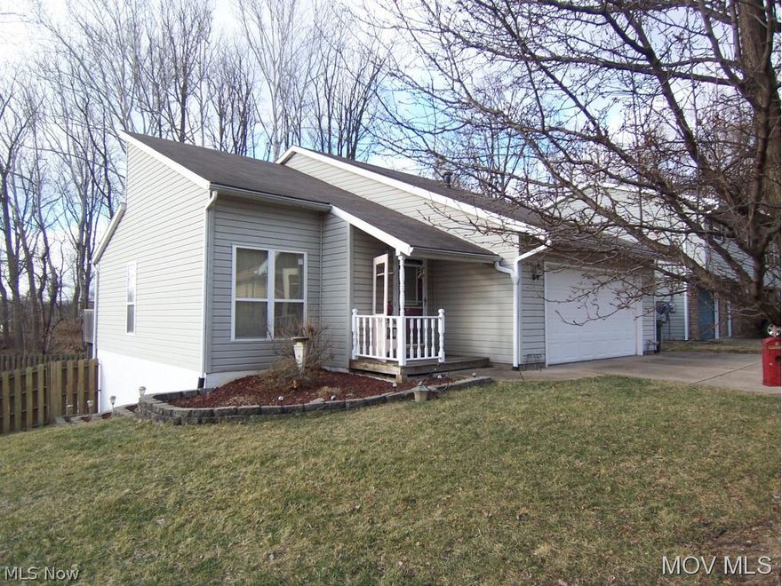 Beautiful 1.5 story contemporary, featuring open entry with 2 story vaulted ceiling in living room, gorgeous hardwood floors, 1st floor Master bedroom w/walk in closet, Master bath w/jet tub & sep shower, nice 1st floor living.  Kitchen features new gas range, mosaic glass back splash, ceramic tile, pantry and sliders to an expansive deck.  Yard has full privacy fence and shed.  Two bedrooms, 1 bath upstairs.  Large family/rec room in walk out basement with gas fireplace.  Elem: Neale Elementary  Elem/Bus: N  JrHigh: Jackson Jr. High School  JrHigh/Bus: N  High: Parkersburg High  High/Bus: Y  Fire: VOL  Police: CTY  PossFreeGas: N  ;SQFT=Fin L1:902, Fin L2:430, Fin Bsmt:472, Fin Above:1332, Fin Total:1804, Unfin Bsmt:430, Unfin Above:430;GAR= 2 Car Att