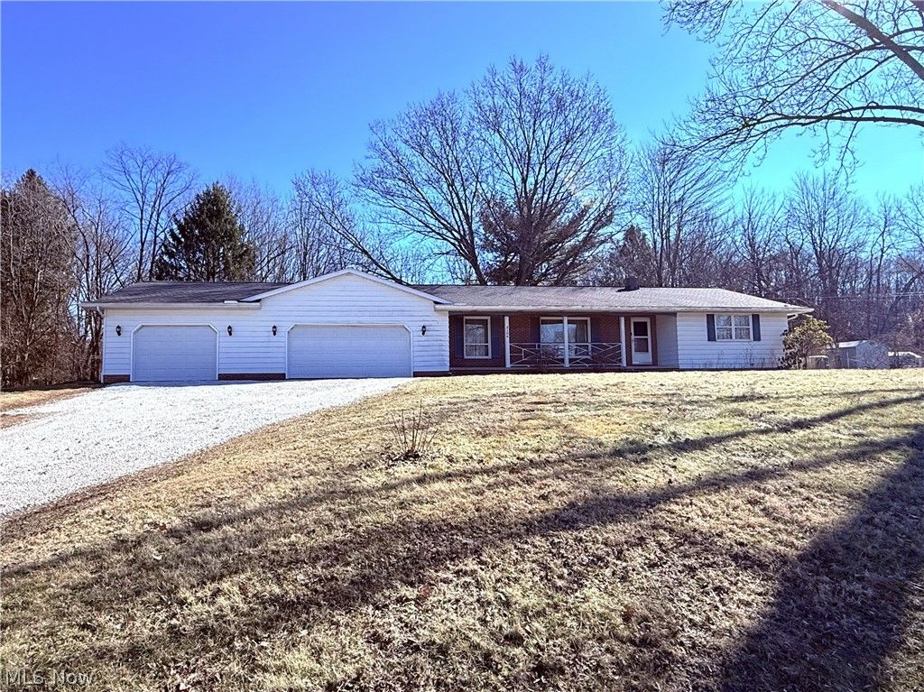 Photo of 3194 Beaumont Avenue NW, Massillon, OH 44647 (MLS # 5189997)