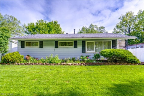 Homes For Sale - 1793 Wakefield Drive<br/> Akron, OH 44320