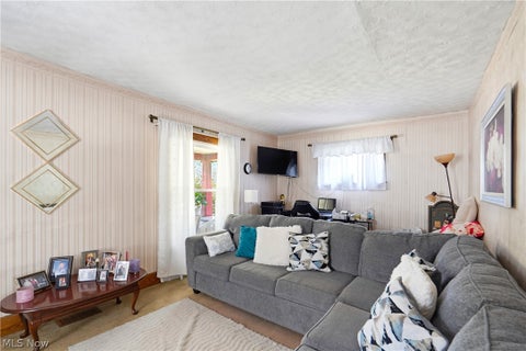 Tiny photo for 982 W Hopocan Avenue, Barberton, OH 44203 (MLS # 5239985)