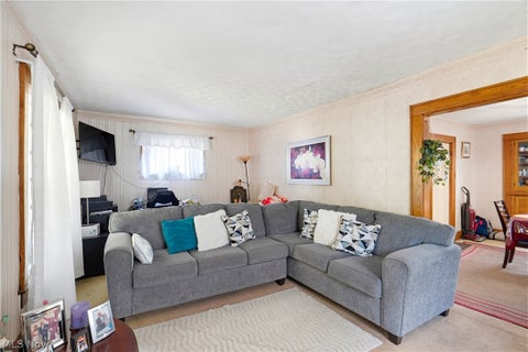 Tiny photo for 982 W Hopocan Avenue, Barberton, OH 44203 (MLS # 5239985)