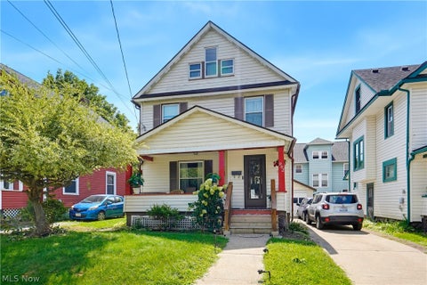 Tiny photo for 982 W Hopocan Avenue, Barberton, OH 44203 (MLS # 5239985)
