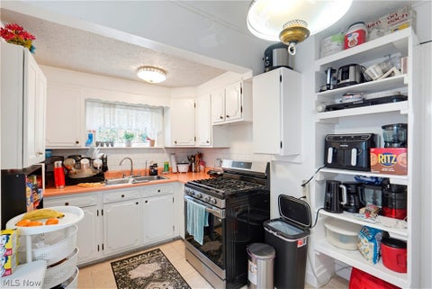 Tiny photo for 982 W Hopocan Avenue, Barberton, OH 44203 (MLS # 5239985)