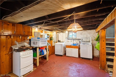 Tiny photo for 982 W Hopocan Avenue, Barberton, OH 44203 (MLS # 5239985)
