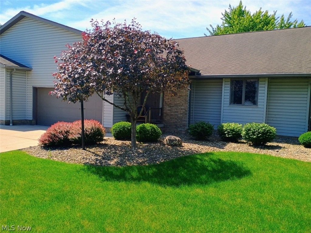Photo of 2160 Whispering Meadows MDWS, Warren, OH 44484 (MLS # 5214731)