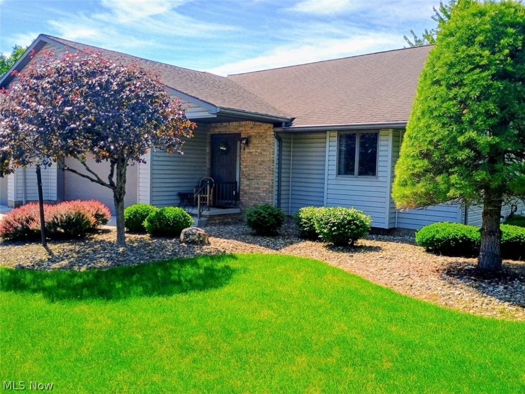 Photo of 2160 Whispering Meadows MDWS, Warren, OH 44484 (MLS # 5214731)