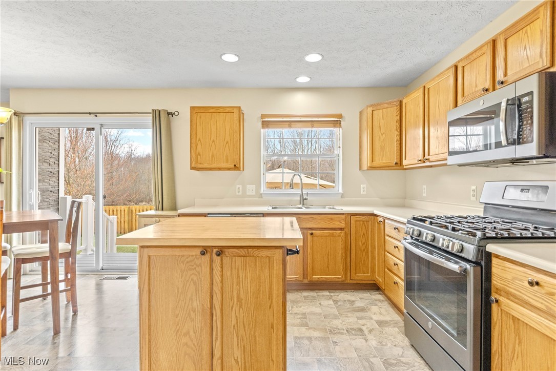5698 Rosemont Way, Medina, Ohio image 9