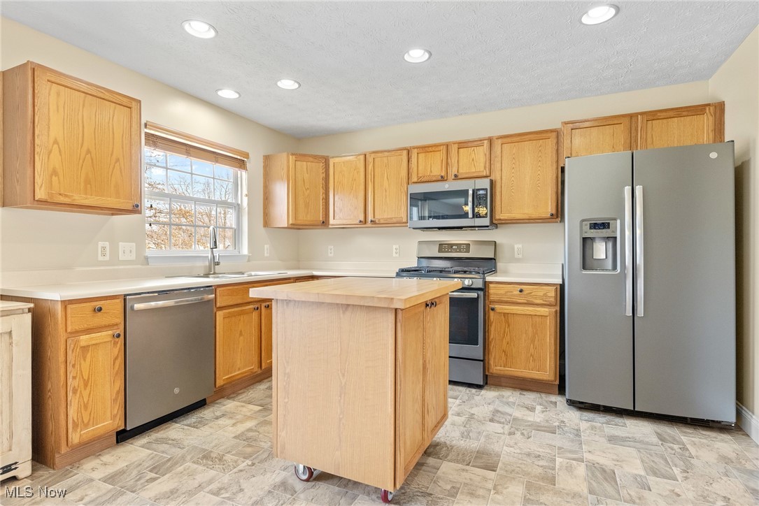 5698 Rosemont Way, Medina, Ohio image 8