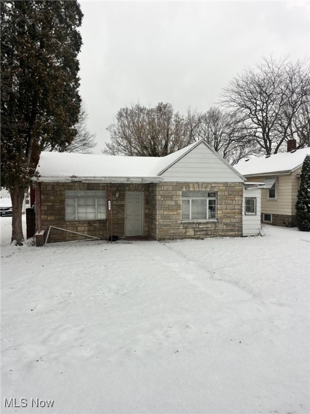Photo of 265 E 41st Street, Lorain, OH 44052 (MLS # 5176909)