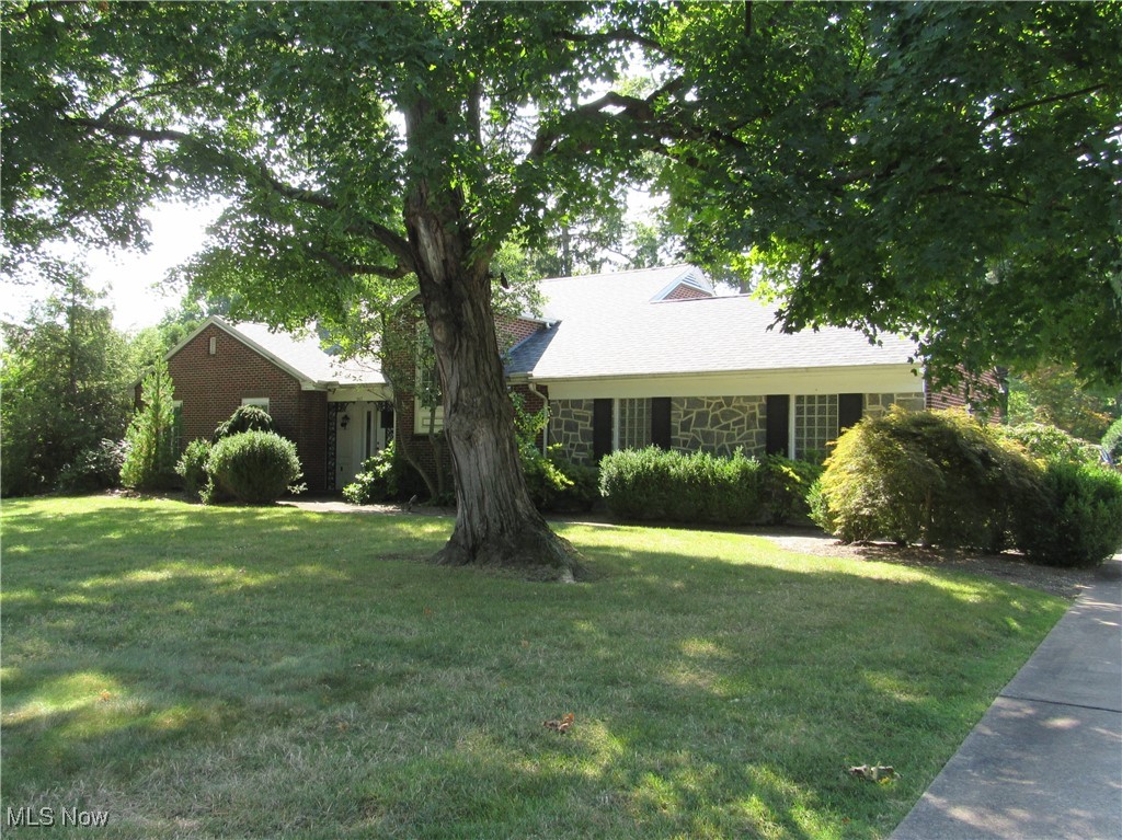 367 Fairway Drive, Warren, Ohio image 1