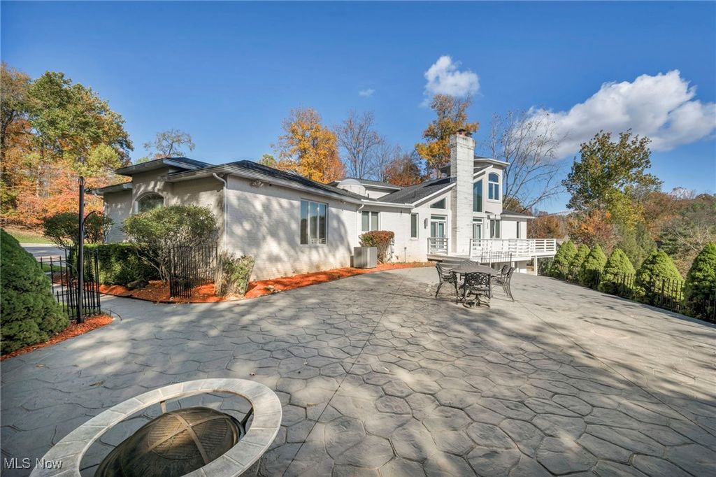 Photo of 8709 Deer Creek Drive, Broadview Heights, OH 44147 (MLS # 5181823)