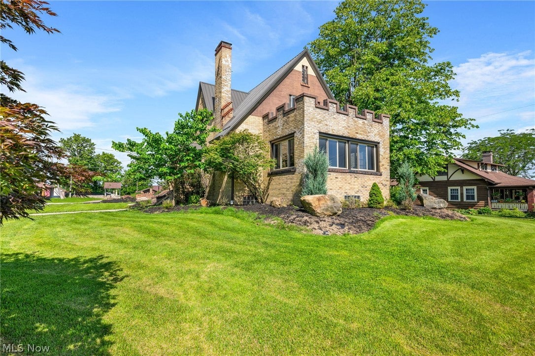 593 Dewey Avenue