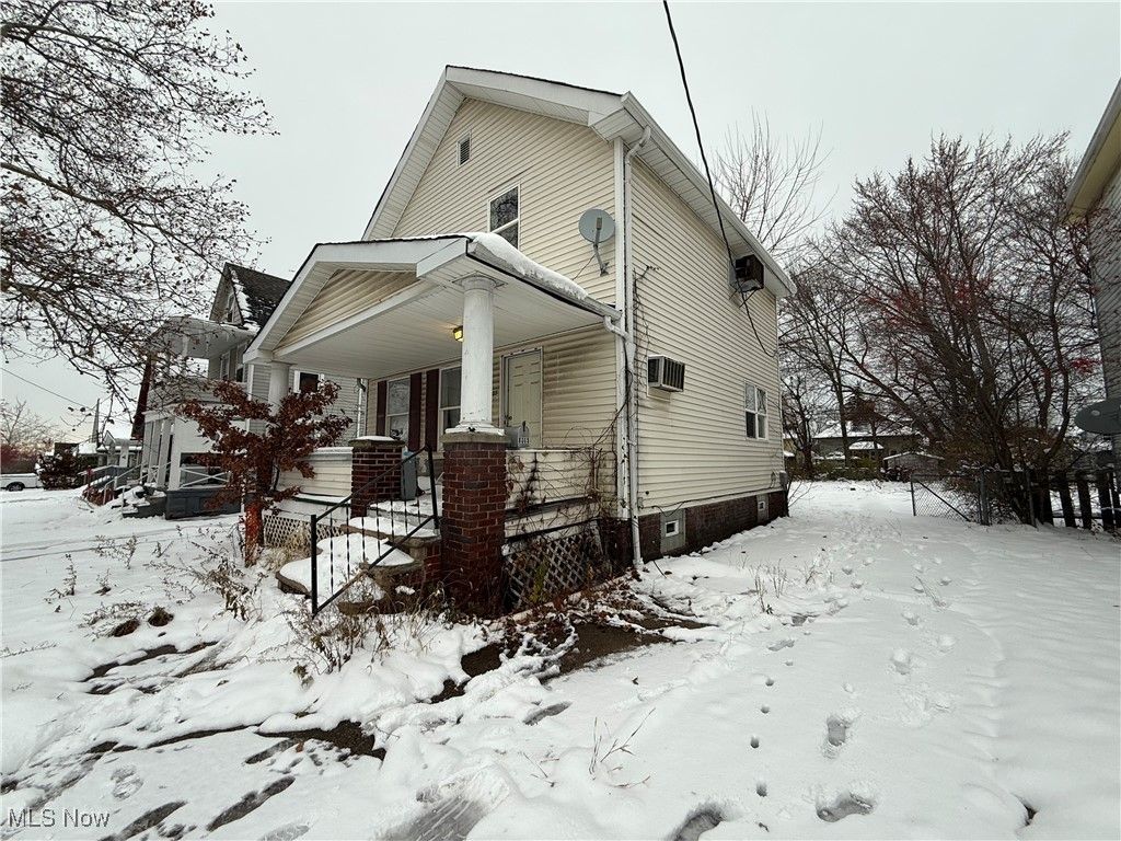 Photo of 8005 Vineyard Avenue, Cleveland, OH 44105 (MLS # 5174717)
