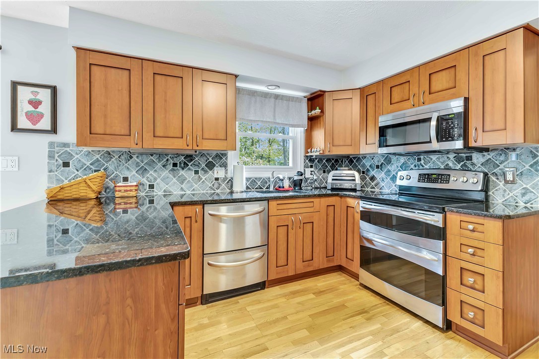 19755 Jamestown Circle, Strongsville, Ohio image 7