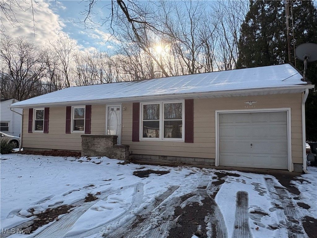 Photo of 42141 Emerson Court, Elyria, OH 44035 (MLS # 5177986)