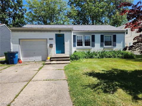 Single Family Residence in Eastlake OH 33894 Lawton Avenue.jpg