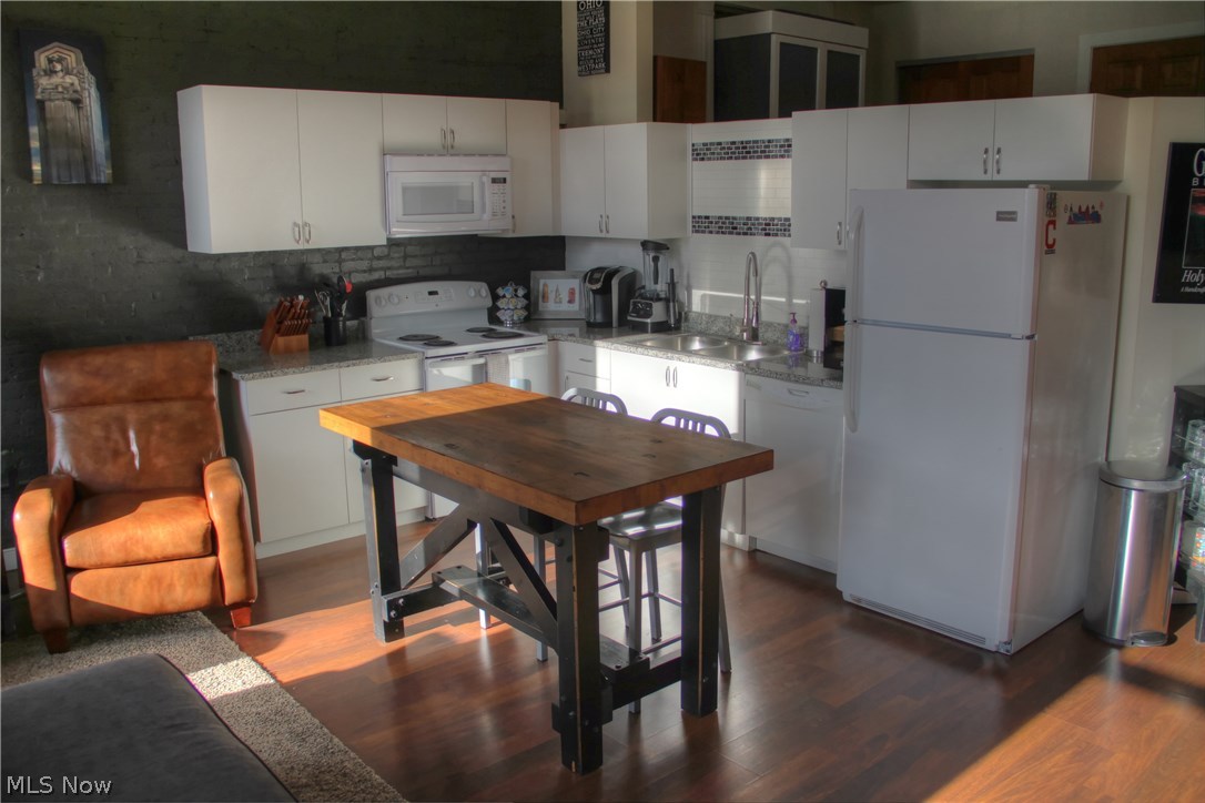 Grand Ave Condo - Residential