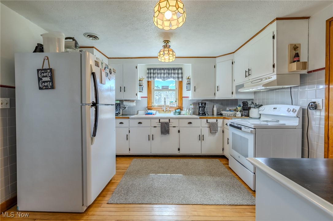 15491 Gar Highway, Montville, Ohio image 20