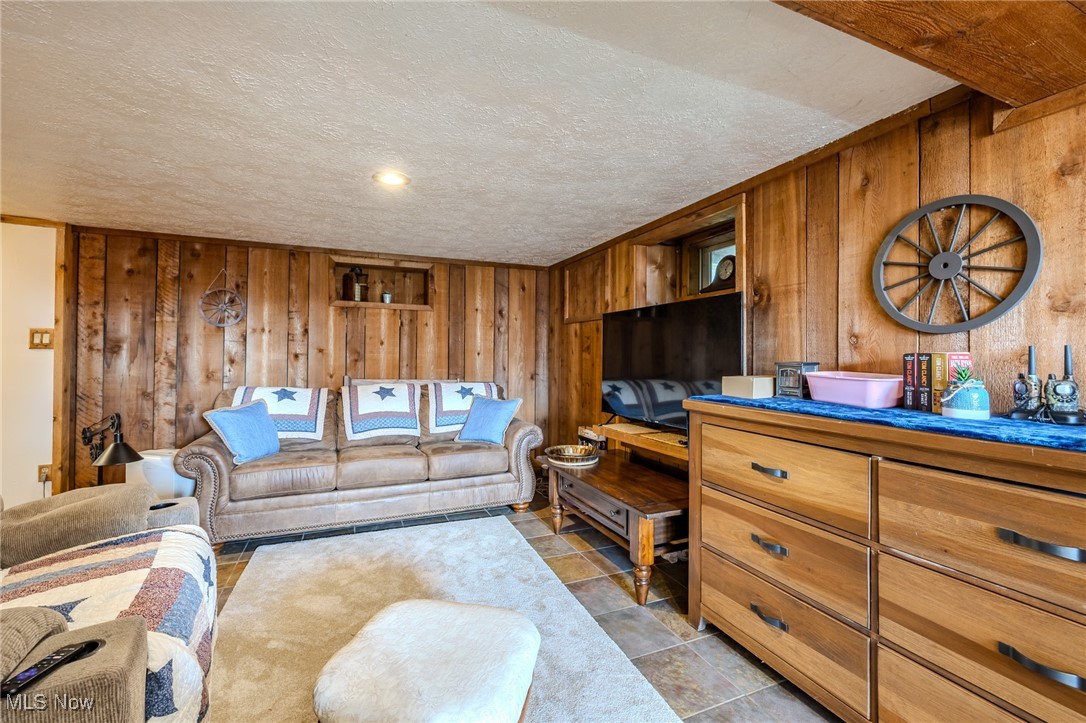 15491 Gar Highway, Montville, Ohio image 38
