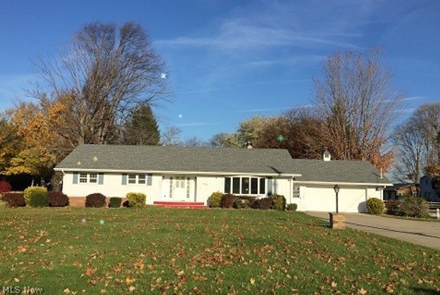 3 Bedroom, 2 Full bath Ranch. Living room with fireplace, eat-in kitchen, dining room with slider that leads to back deck. Walking distance to Conneaut State Park and Lake Erie.