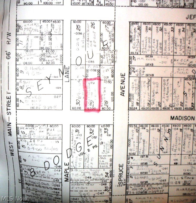 Main image without alt text