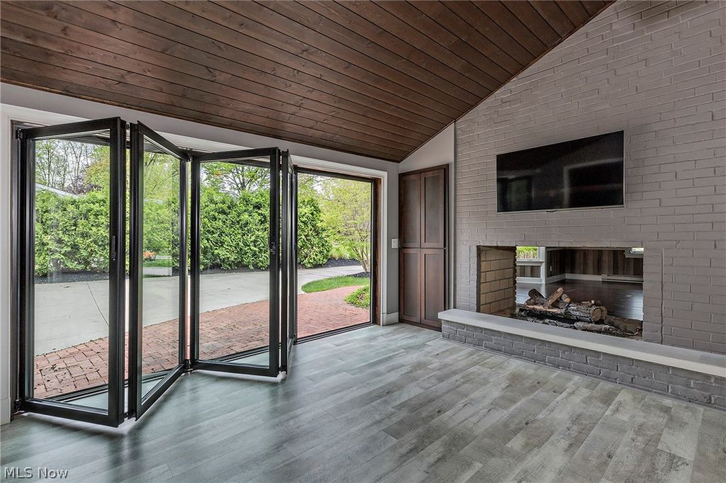 Photo of 1 Deerfield Drive, Chagrin Falls, OH 44022 (MLS # 5205688)