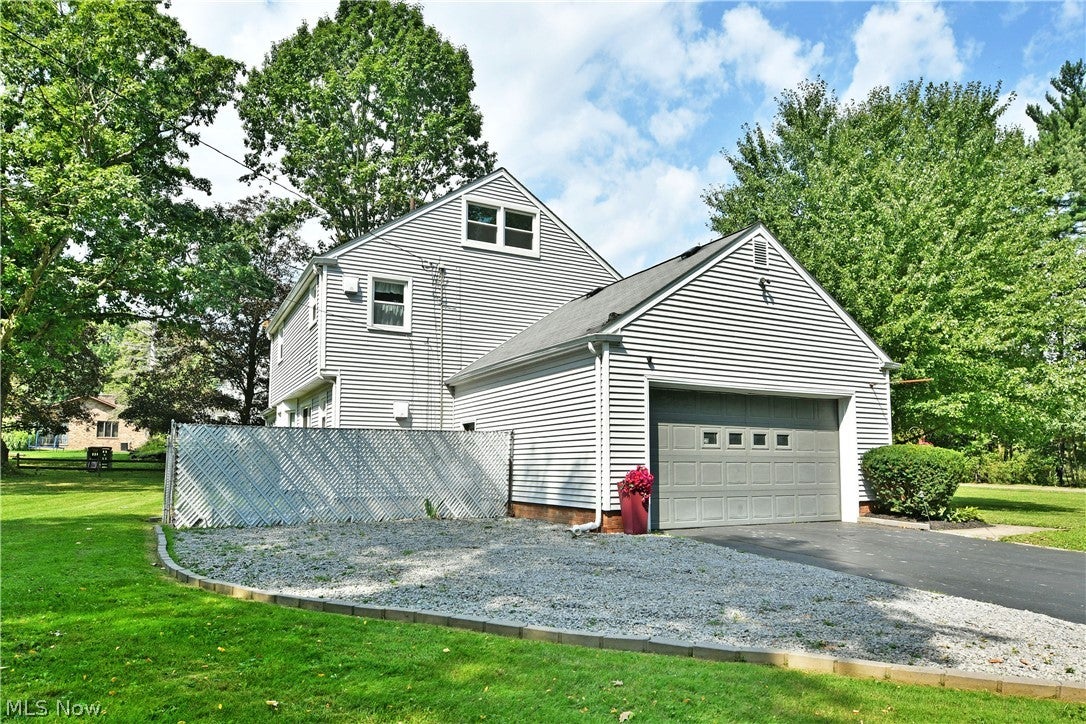 825 Ravine Drive