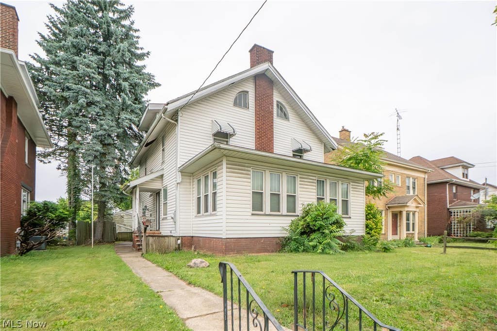 Photo of 815 Broad Avenue NW, Canton, OH 44708 (MLS # 5220731)