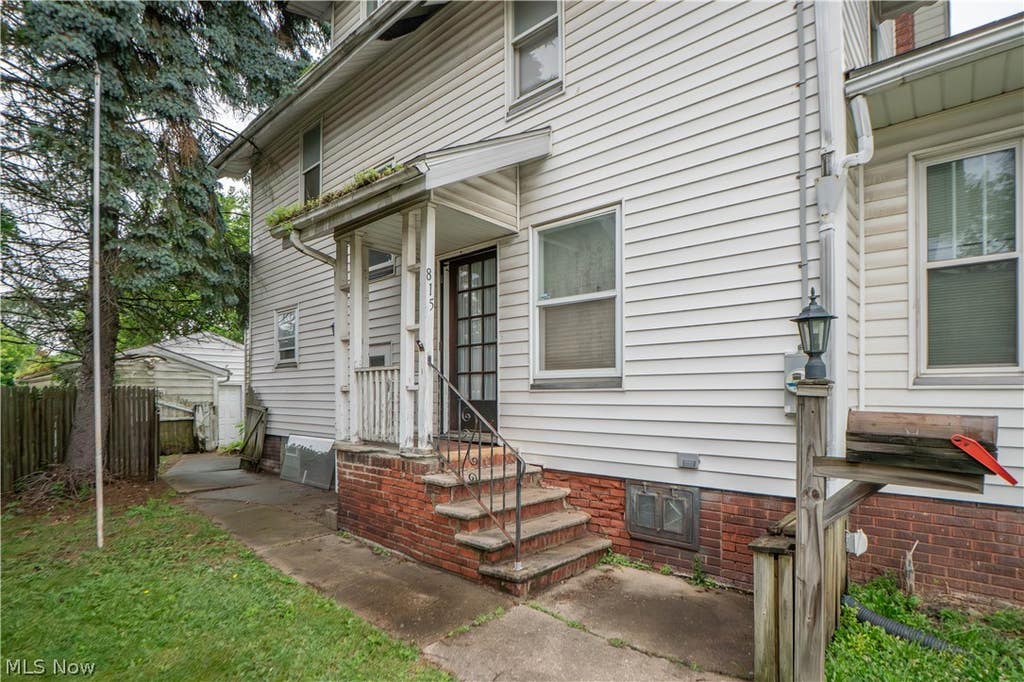 Photo of 815 Broad Avenue NW, Canton, OH 44708 (MLS # 5220731)