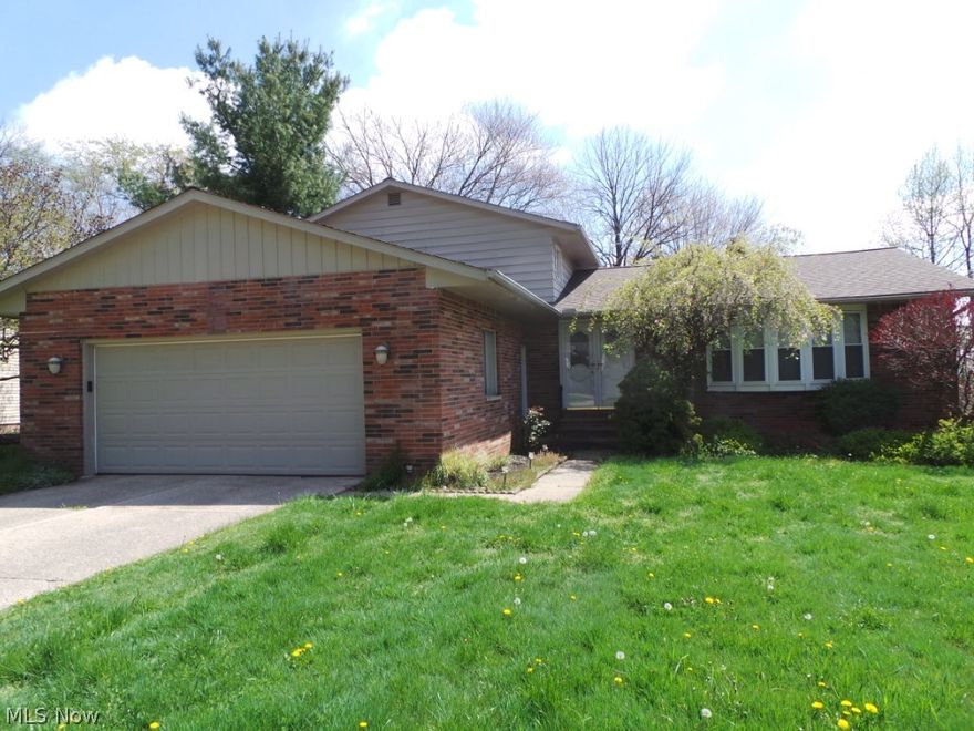 Spacious North Solon 3 bdrm, 2 bath split level.  Two car attached garage . Nice large backyard.  Property sold AS IS. Available through auction only.  Auction starts 7/16/16 ends 7/20/16.