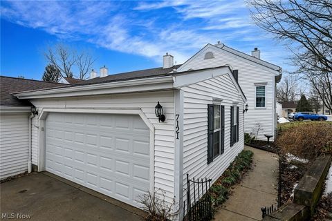 Condo For Sale - 7121 W Cross Creek Trail<br/> Brecksville, OH 44141