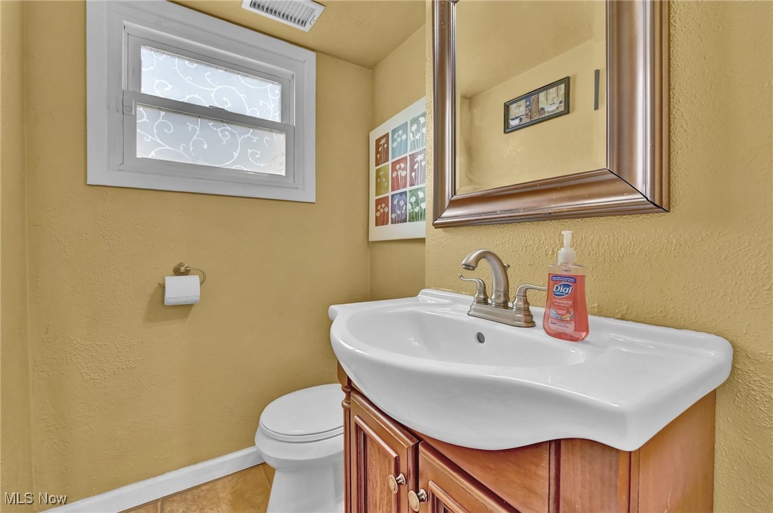 3141 Hetzel Drive, Parma, Ohio image 20