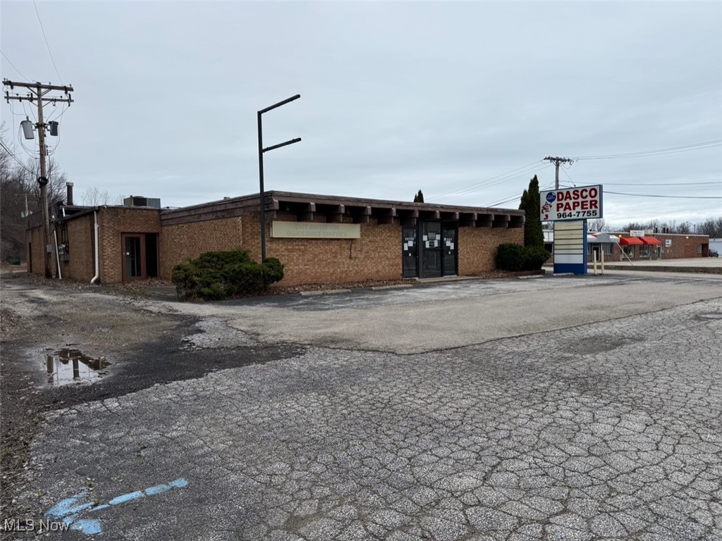 Connecticut Western Reserve - Commercial Sale