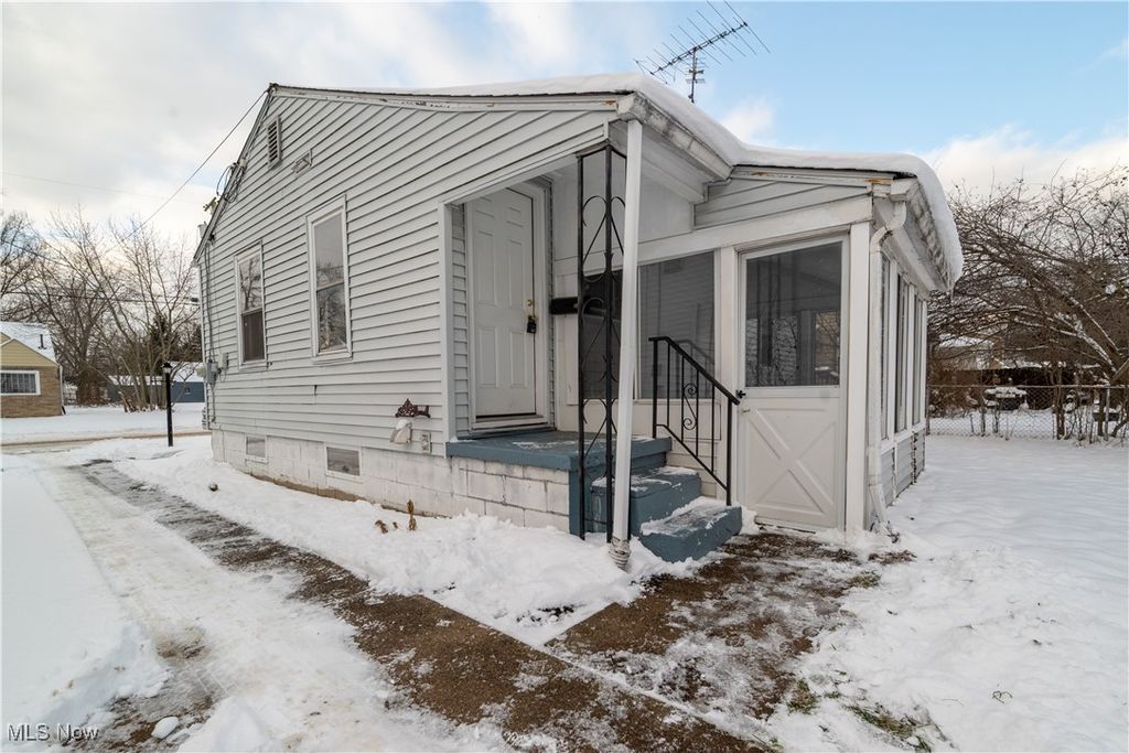 Photo of 1848 Lexington Avenue NW, Warren, OH 44485 (MLS # 5179281)