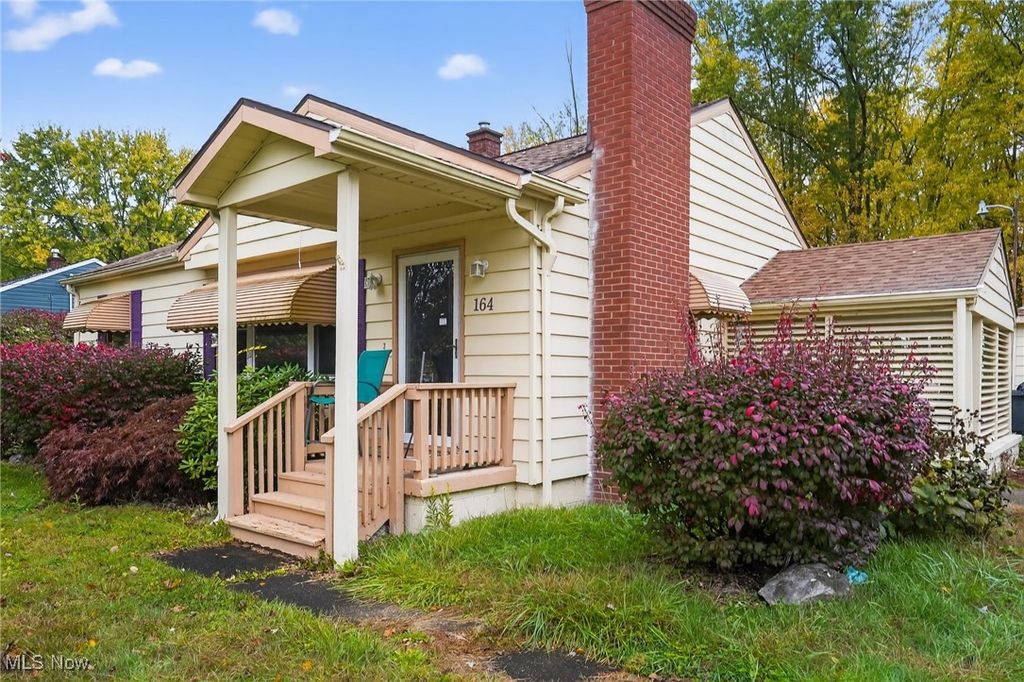 Photo of 164 Huntington Drive NW, Warren, OH 44481 (MLS # 5168423)