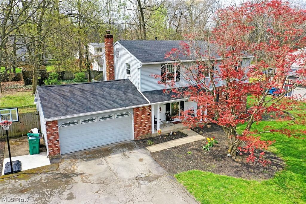 Photo of 8560 Black Oak Drive NE, Warren, OH 44484 (MLS # 5202196)
