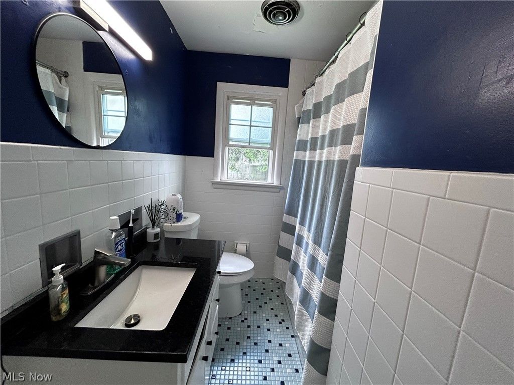 Photo of 327 Beebe Avenue, Elyria, OH 44035 (MLS # 5208223)